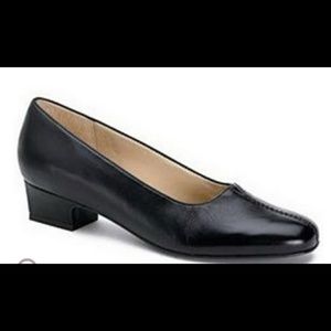 Trotter's Black Leather Heels